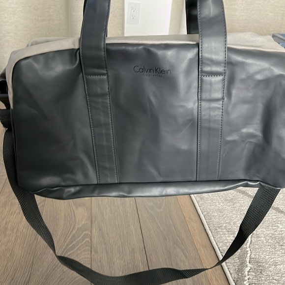Unisex Calvin Klein grey duffel bag - Picture 2 of 4